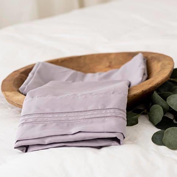 ⭐️SALE⭐️Queen 4pc Lavender Bedsheets - Picture 2 of 6